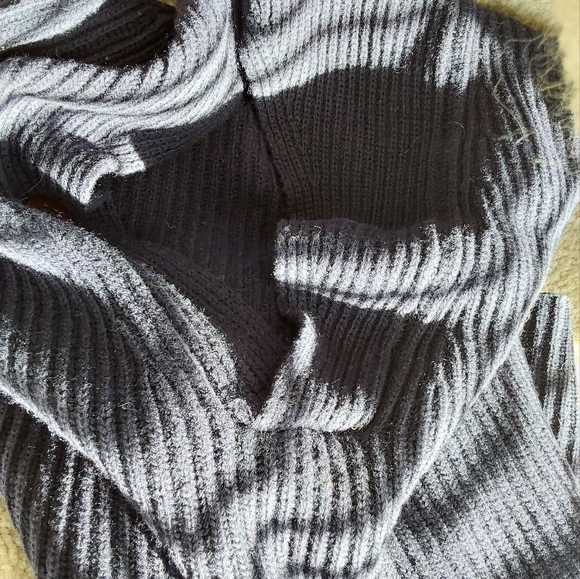 Barney's Fisherman Navy Blue Heavy Sweater. - Picture 8 of 8